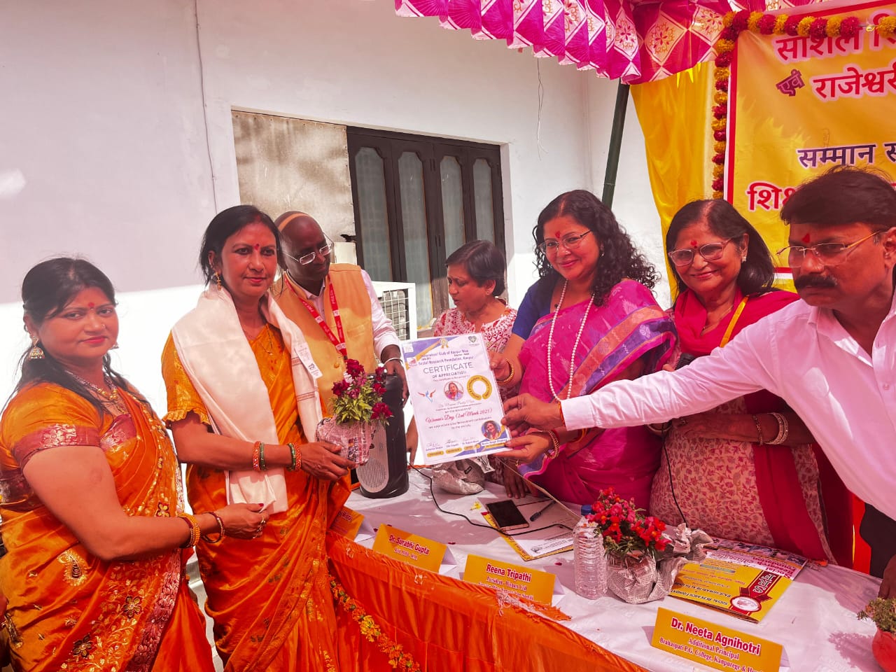 राजेश्वरी हेल्थ केयर लखनऊ में  नारी शिक्षा और स्वास्थ्य विषय पर संगोष्ठी व सम्मान समारोह का आयोजन। पुनीत संदेश/संदीप सिंह चौहान 